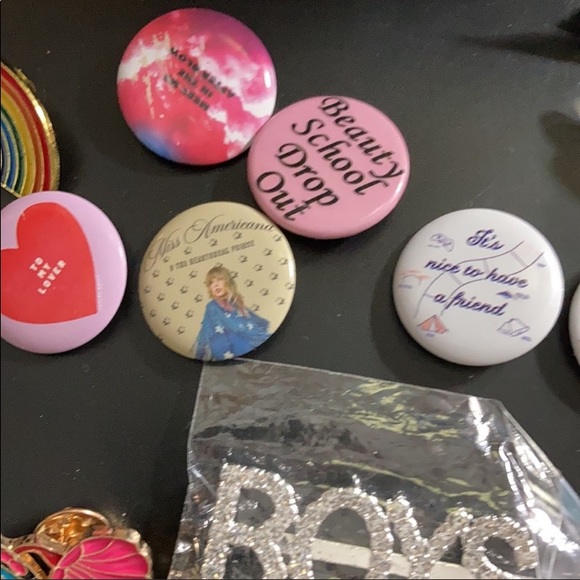 TAYLOR 📌SWIFT PIN 📌 BUNDLE - Picture 5 of 7